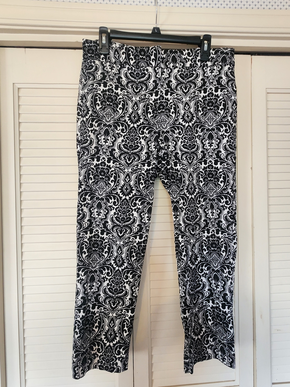 Ann Taylor Black and White cropped pants